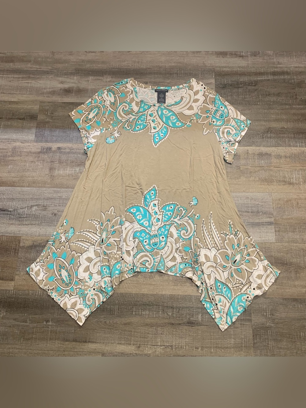 Chelsea & Theodore Women’s XXL Sharkbite Tunic Top Paisley Floral